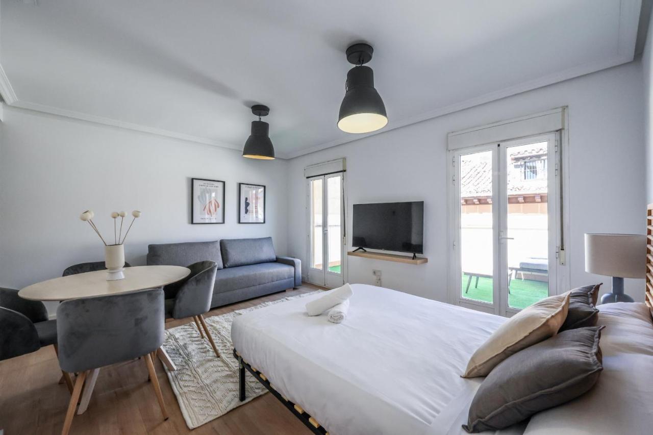 Atico Reformado Con Terraza En Lavapies Apartment Madrid Exterior photo
